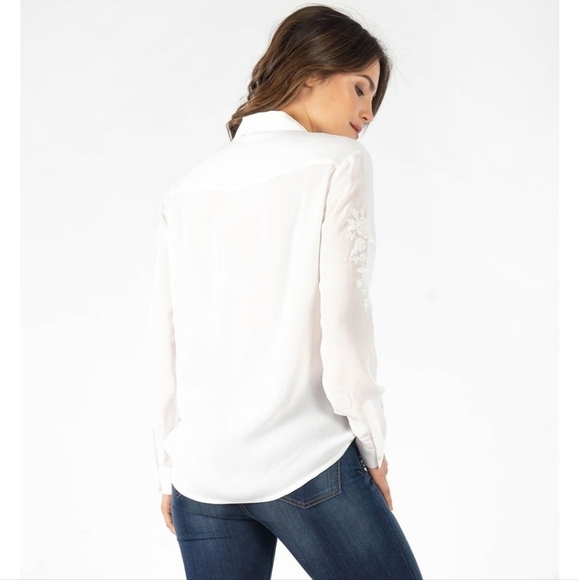 Josette with Rose Embroidery Blouse from Kut from the Kloth size M - Picture 3 of 17